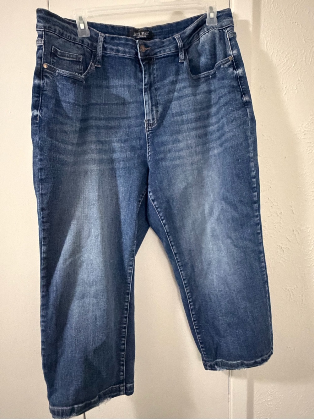 Judy Blue Women's Relaxed Mid Blue Crop Jeans